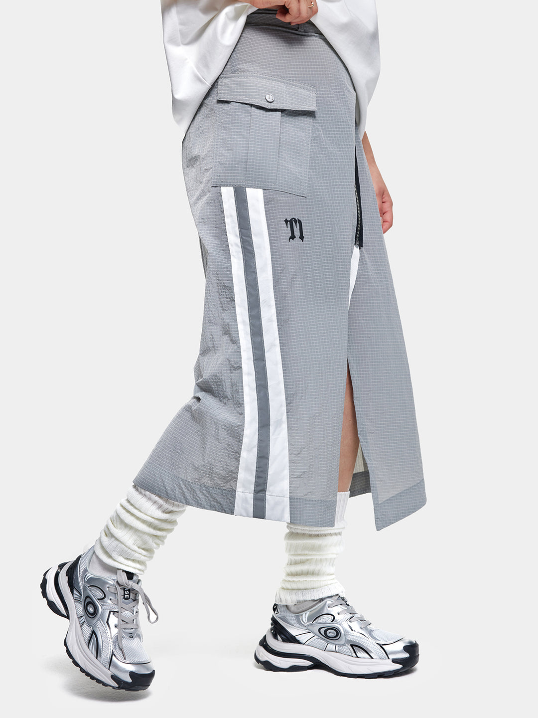 T-one Stripe Pocket Front Cut Skirt-Gray